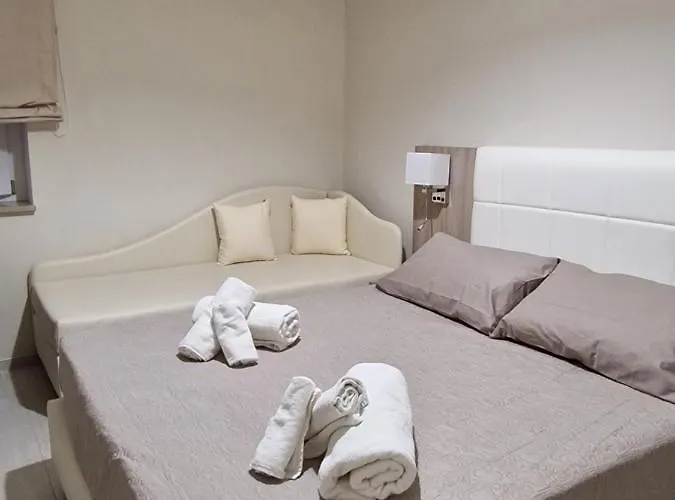 Luxury House בית הארחה 4*