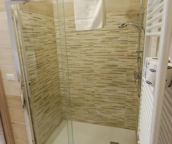 Luxury House בית הארחה